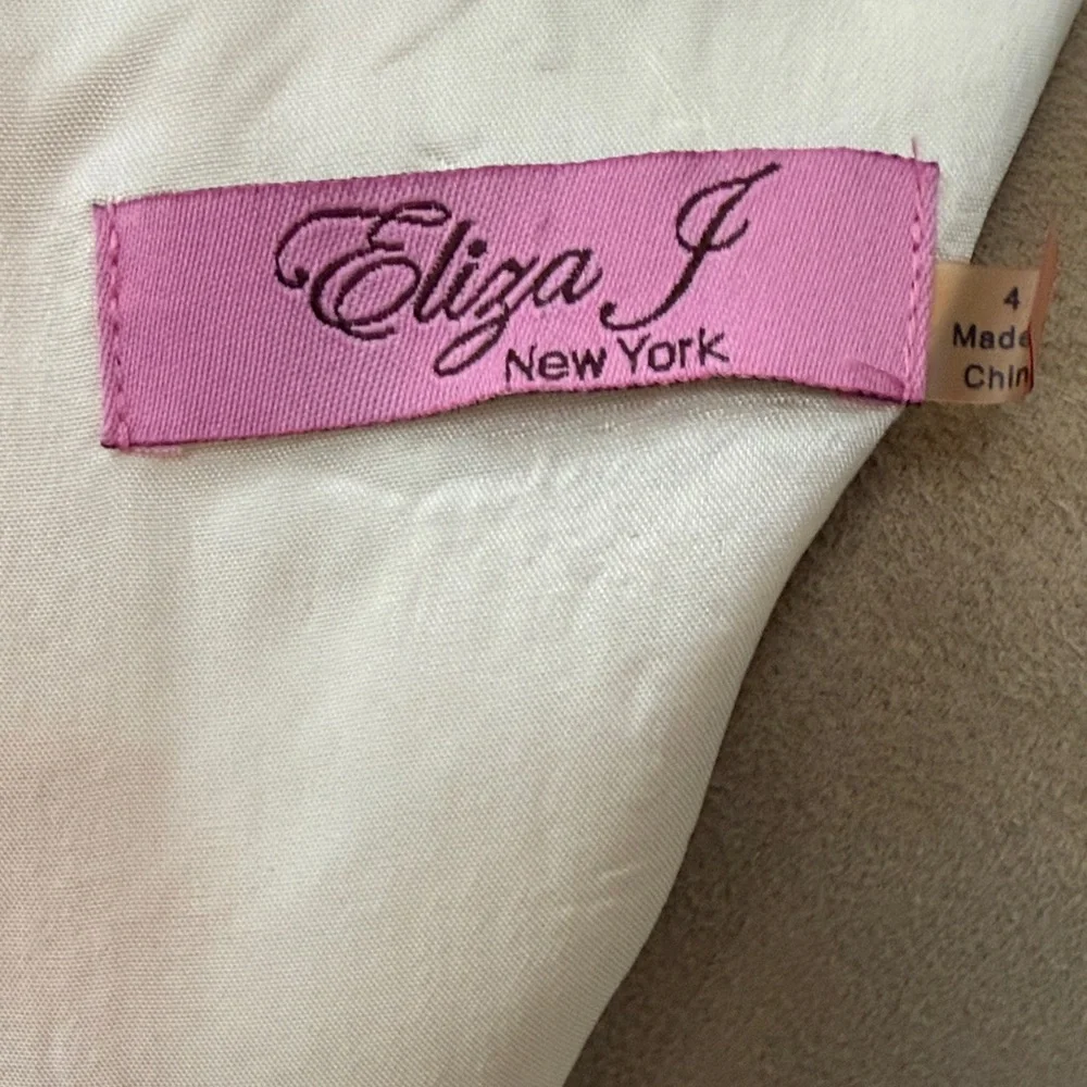 Eliza J White Floral-Print Sleeveless Shift Dress with Green & Navy Accents - Picture 6 of 6